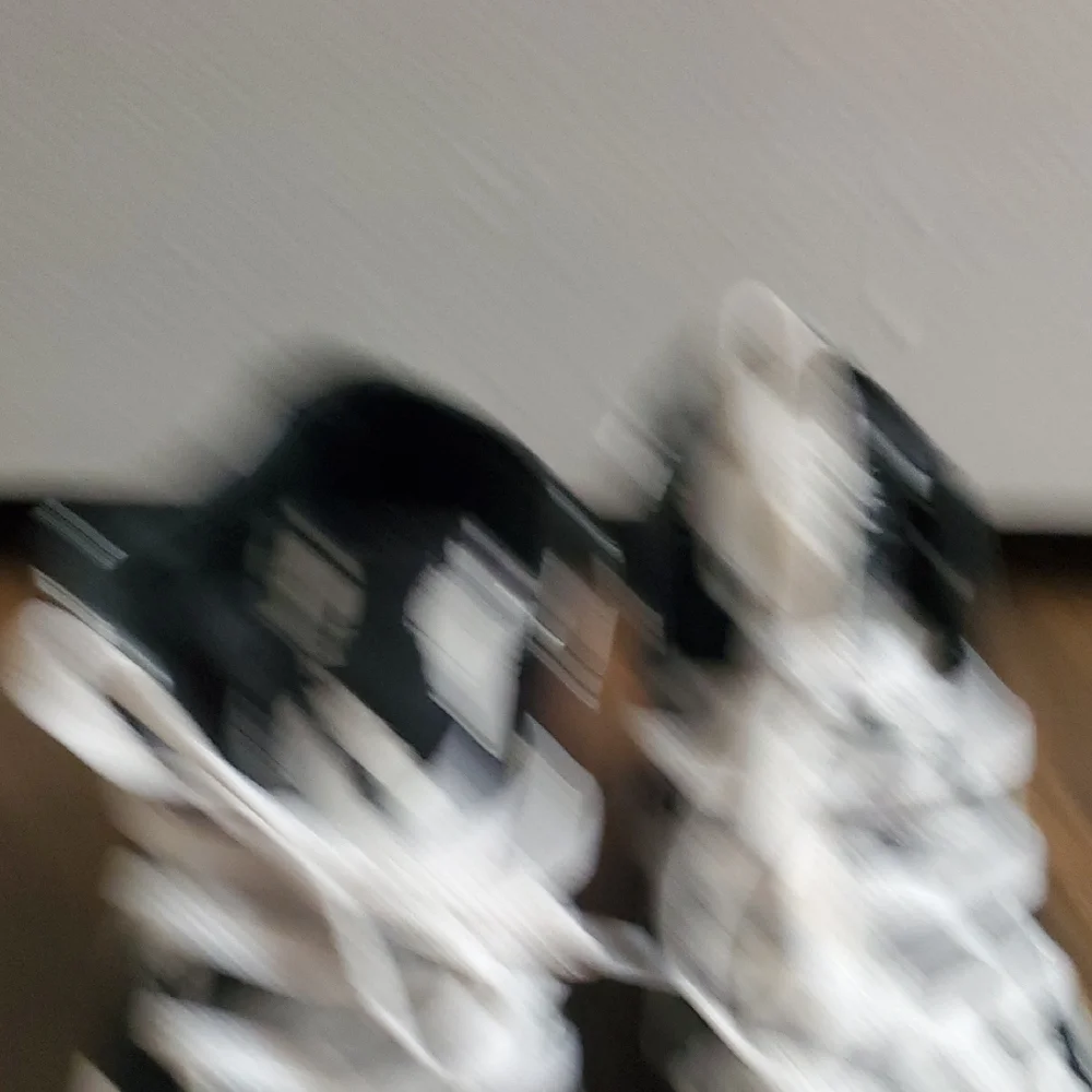 Converse Black and White Lip Print Sneakers - Picture 6 of 8